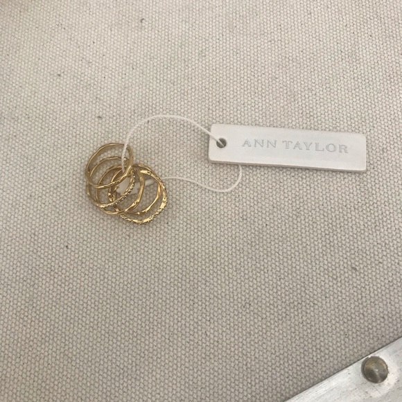 Set of 5 gold colored bands. Rings Size 6. NWT - Picture 4 of 4